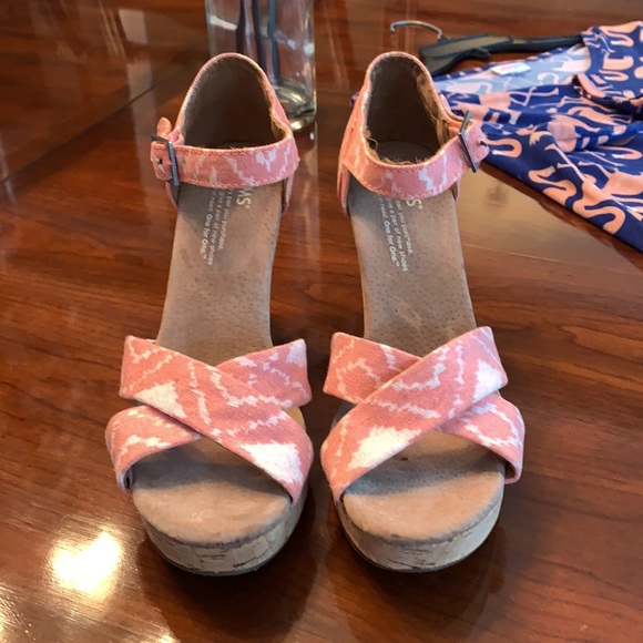 Toms Women Size 6.5 Wedges Sandals Pink Boho cork - Picture 5 of 7